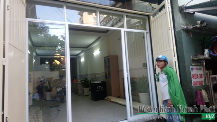 làm cửa nhôm kính quận 8
