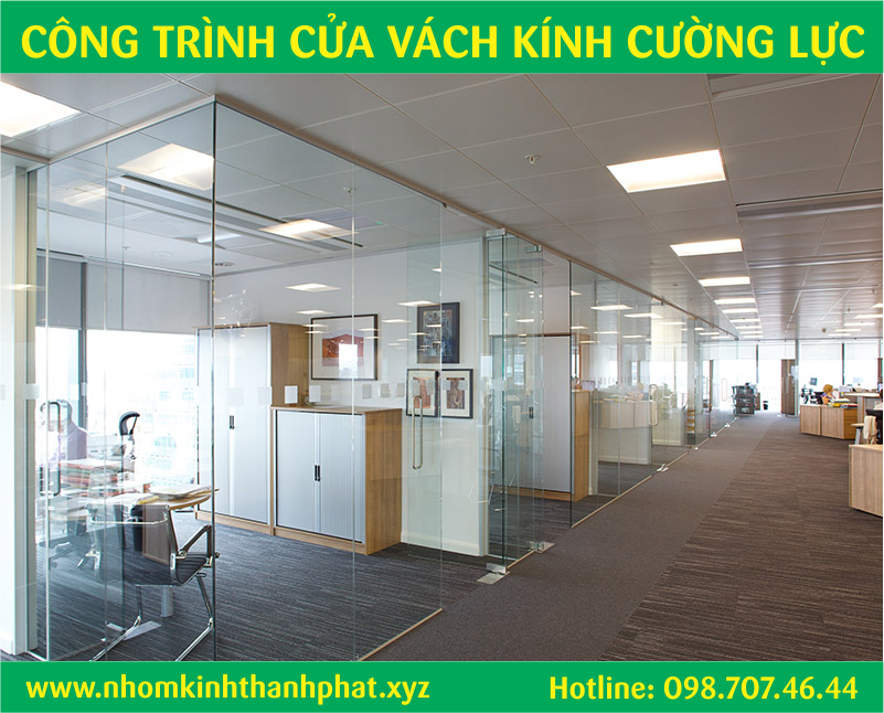 Làm cửa kính vách kính cường lực văn phòng công ty