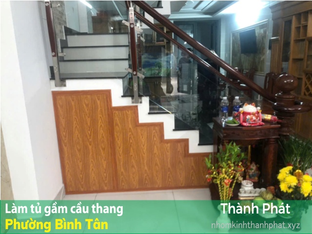 làm tủ nhôm kính gầm cầu thang phường bình tân