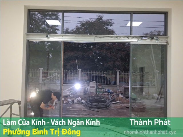 Làm cửa đi, cửa sổ nhôm kính, nhôm kính Xingfa, nhôm kính tổng hợp tại phường Bình Trị Đông