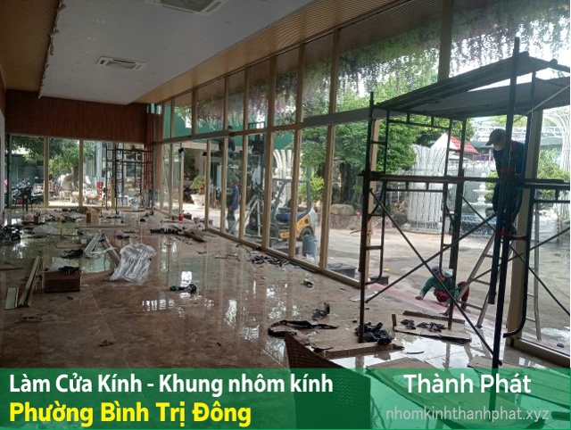 Làm hệ thống nhôm kính Showroom, shop, cửa hàng, văn phòng công ty